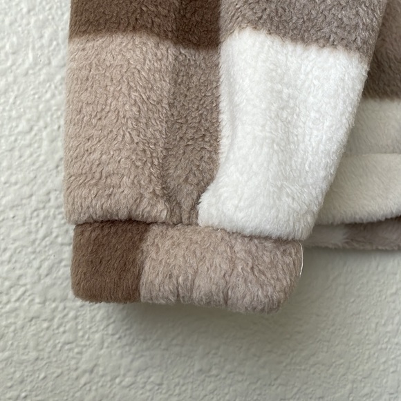 Abercrombie & Fitch Plaid Fleece Quarter Zip Sweater - Picture 4 of 6